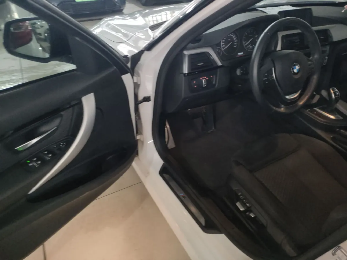 2017 BMW 3 Series 2.0T 184HP L4 8AT,autocango,china used car exporter,china ev exporter,chinese used car exporter,chinese used ev exporter