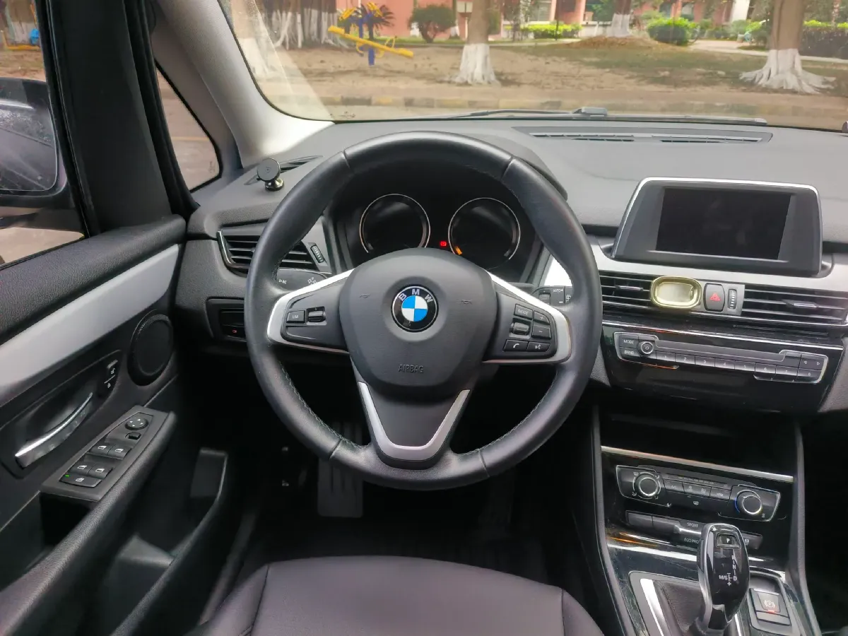 2018 BMW 2 Series SUV 1.5T 140HP L3 7DCT,autocango,china used car exporter,china ev exporter,chinese used car exporter,chinese used ev exporter