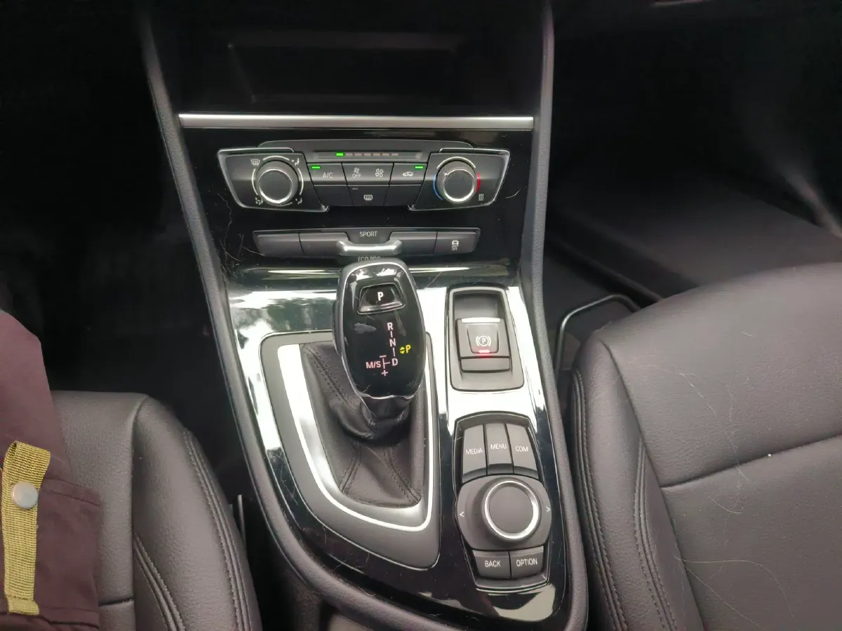 2018 BMW 2 Series SUV 1.5T 140HP L3 7DCT,autocango,china used car exporter,china ev exporter,chinese used car exporter,chinese used ev exporter