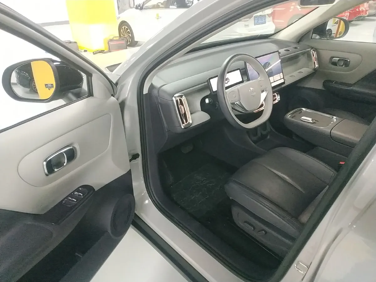 2025 Leapmotor B10 BEV 56.2KWH,autocango,china used car exporter,china ev exporter,chinese used car exporter,chinese used ev exporter