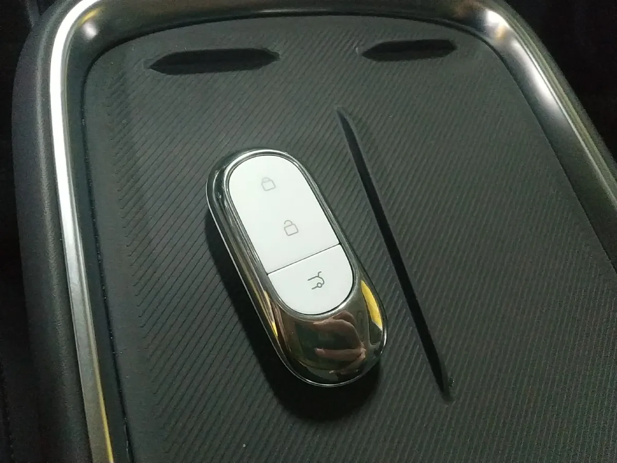 2025 Leapmotor B10 BEV 56.2KWH,autocango,china used car exporter,china ev exporter,chinese used car exporter,chinese used ev exporter