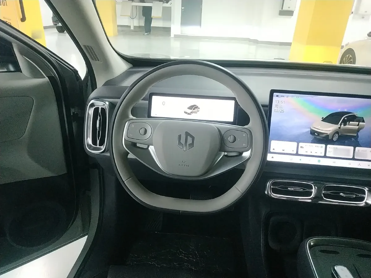 2025 Leapmotor B10 BEV 56.2KWH,autocango,china used car exporter,china ev exporter,chinese used car exporter,chinese used ev exporter