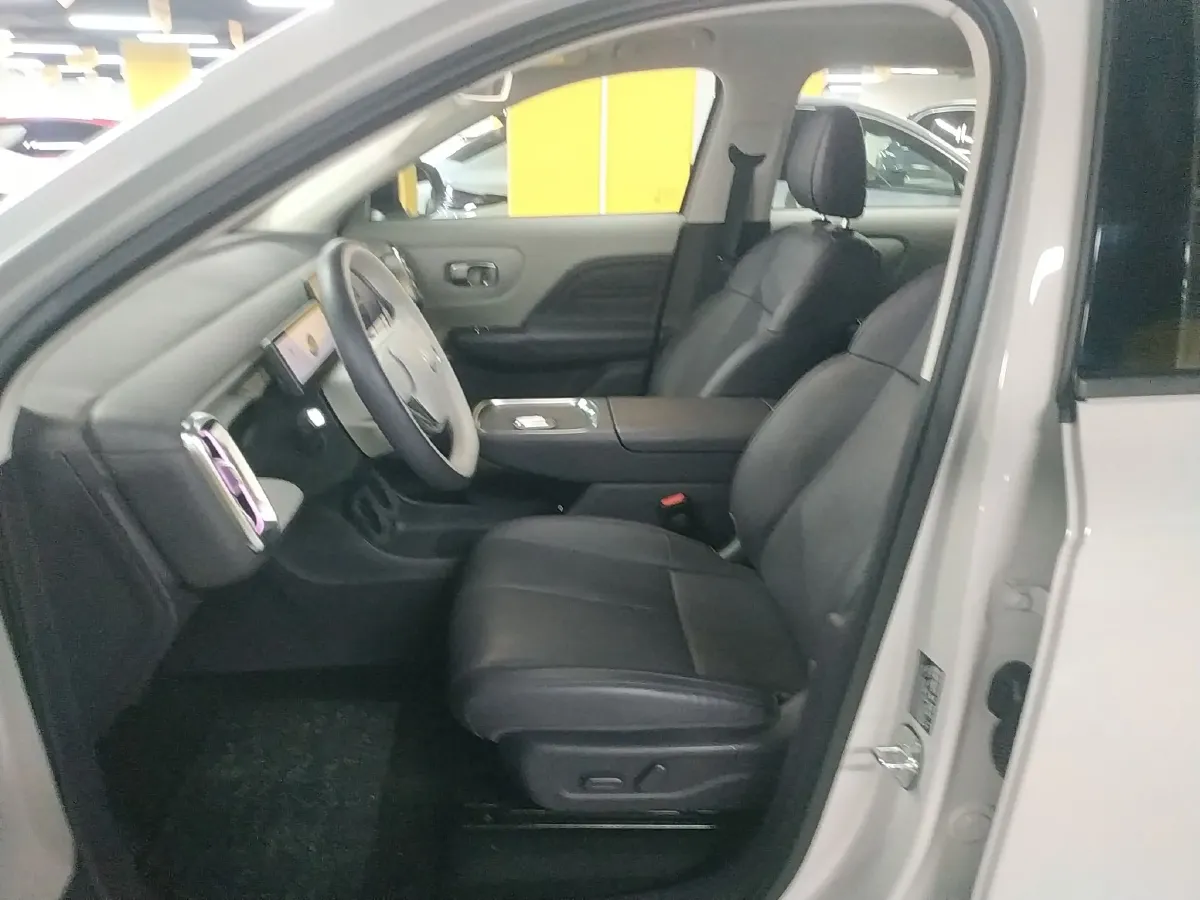 2025 Leapmotor B10 BEV 56.2KWH,autocango,china used car exporter,china ev exporter,chinese used car exporter,chinese used ev exporter