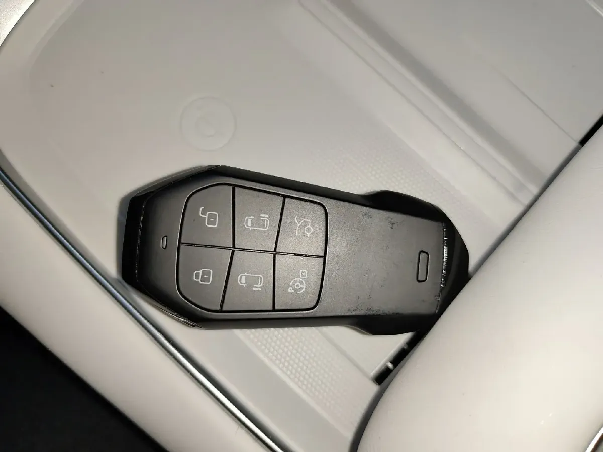 2024 Xpeng X9 BEV 101.5KWH,autocango,china used car exporter,china ev exporter,chinese used car exporter,chinese used ev exporter