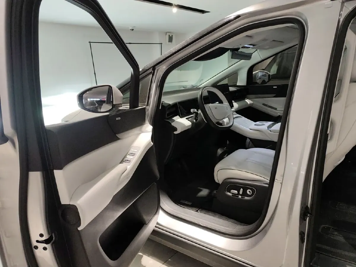 2024 Xpeng X9 BEV 101.5KWH,autocango,china used car exporter,china ev exporter,chinese used car exporter,chinese used ev exporter