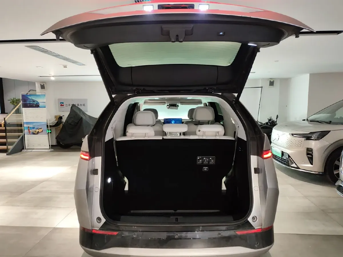 2024 Xpeng X9 BEV 101.5KWH,autocango,china used car exporter,china ev exporter,chinese used car exporter,chinese used ev exporter