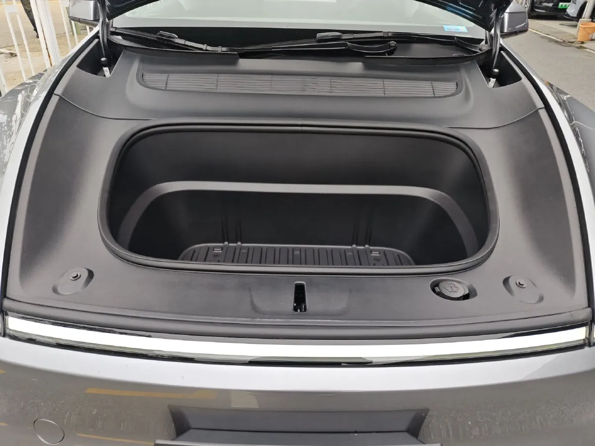 2025 Tesla Model Y BEV 62.5KWH,autocango,china used car exporter,china ev exporter,chinese used car exporter,chinese used ev exporter