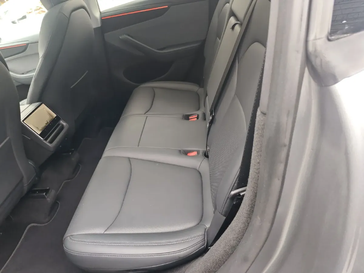 2025 Tesla Model Y BEV 62.5KWH,autocango,china used car exporter,china ev exporter,chinese used car exporter,chinese used ev exporter