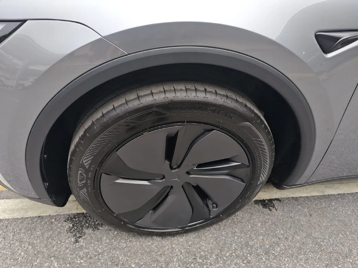 2025 Tesla Model Y BEV 62.5KWH,autocango,china used car exporter,china ev exporter,chinese used car exporter,chinese used ev exporter