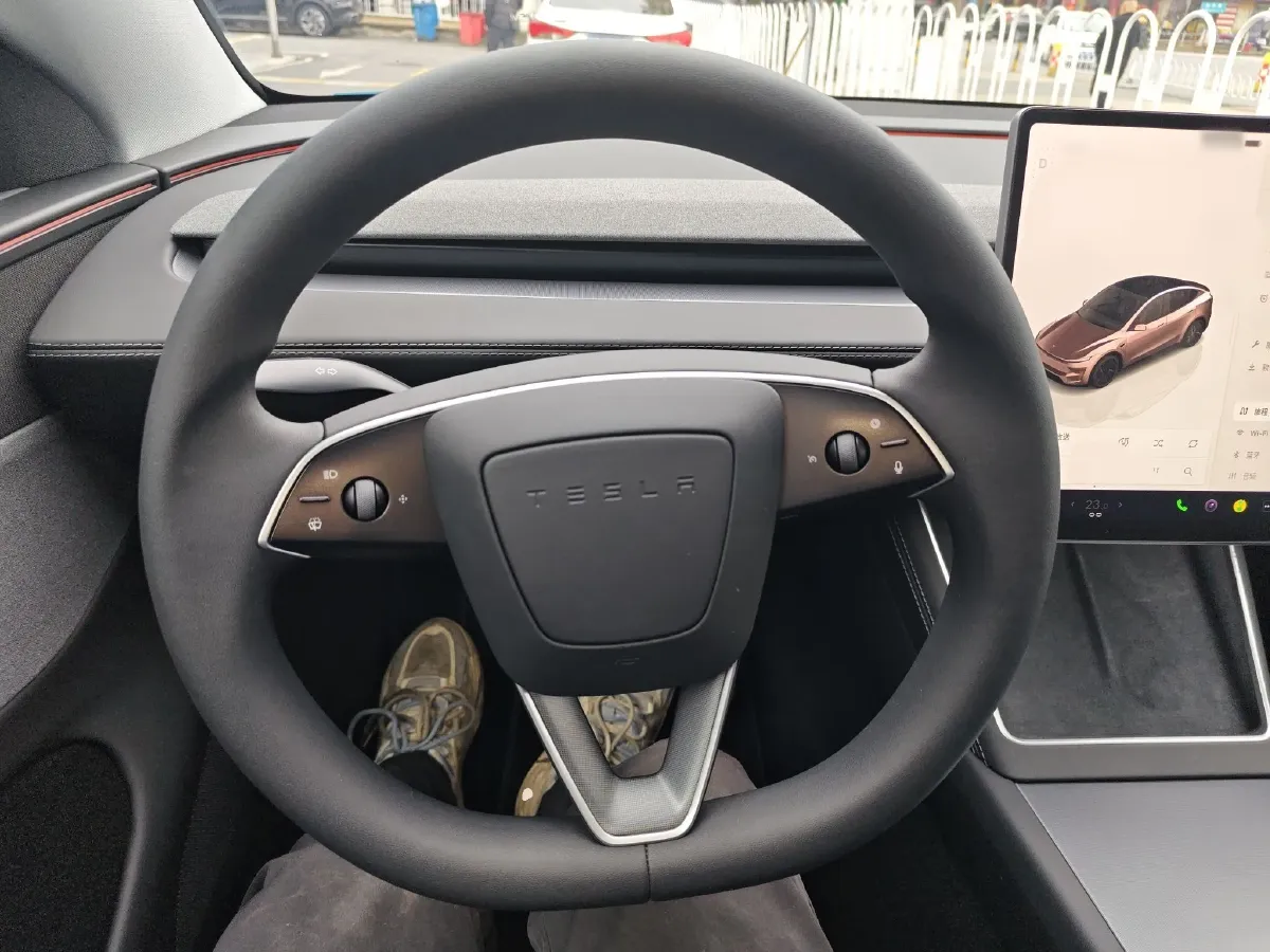 2025 Tesla Model Y BEV 62.5KWH,autocango,china used car exporter,china ev exporter,chinese used car exporter,chinese used ev exporter