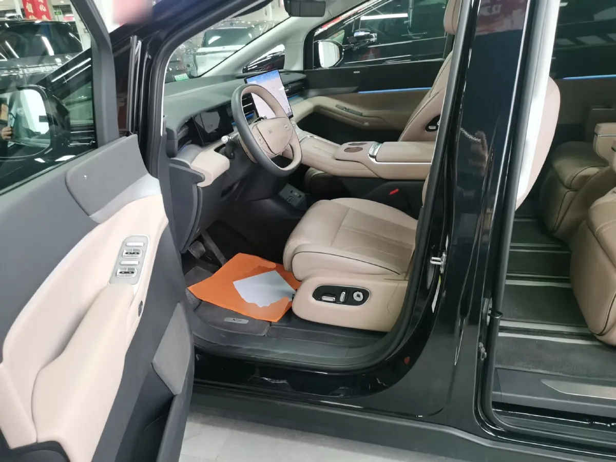 2025 Xpeng X9 BEV,autocango,china used car exporter,china ev exporter,chinese used car exporter,chinese used ev exporter