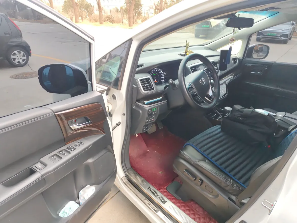 2021 Kia Carnival 2.0T 233HP L4 8AT,autocango,china used car exporter,china ev exporter,chinese used car exporter,chinese used ev exporter