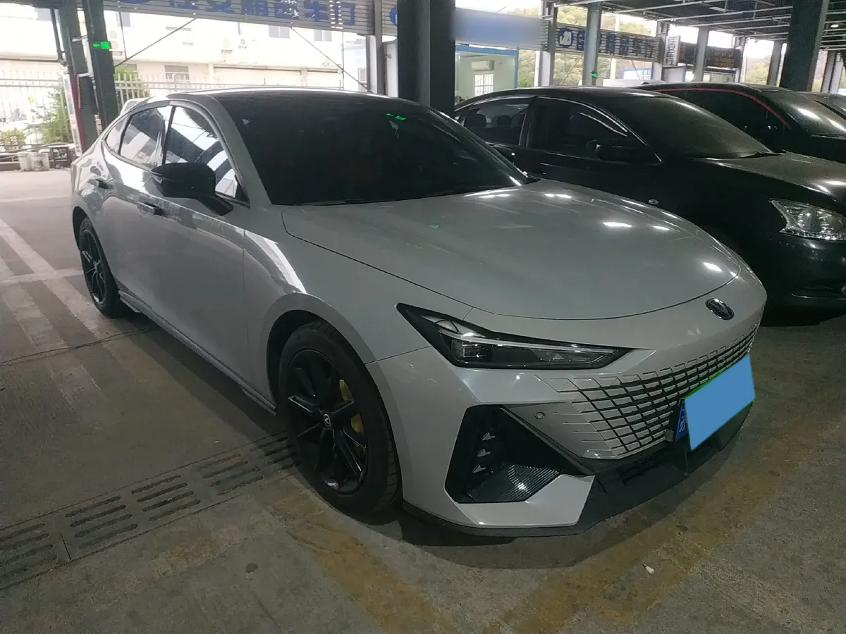 2022 ChangAn UNI-V 1.5T 188HP L4 7DCT,autocango,china used car exporter,china ev exporter,chinese used car exporter,chinese used ev exporter