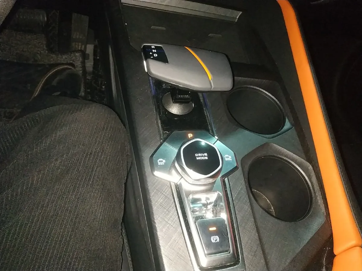 2022 ChangAn UNI-V 1.5T 188HP L4 7DCT,autocango,china used car exporter,china ev exporter,chinese used car exporter,chinese used ev exporter