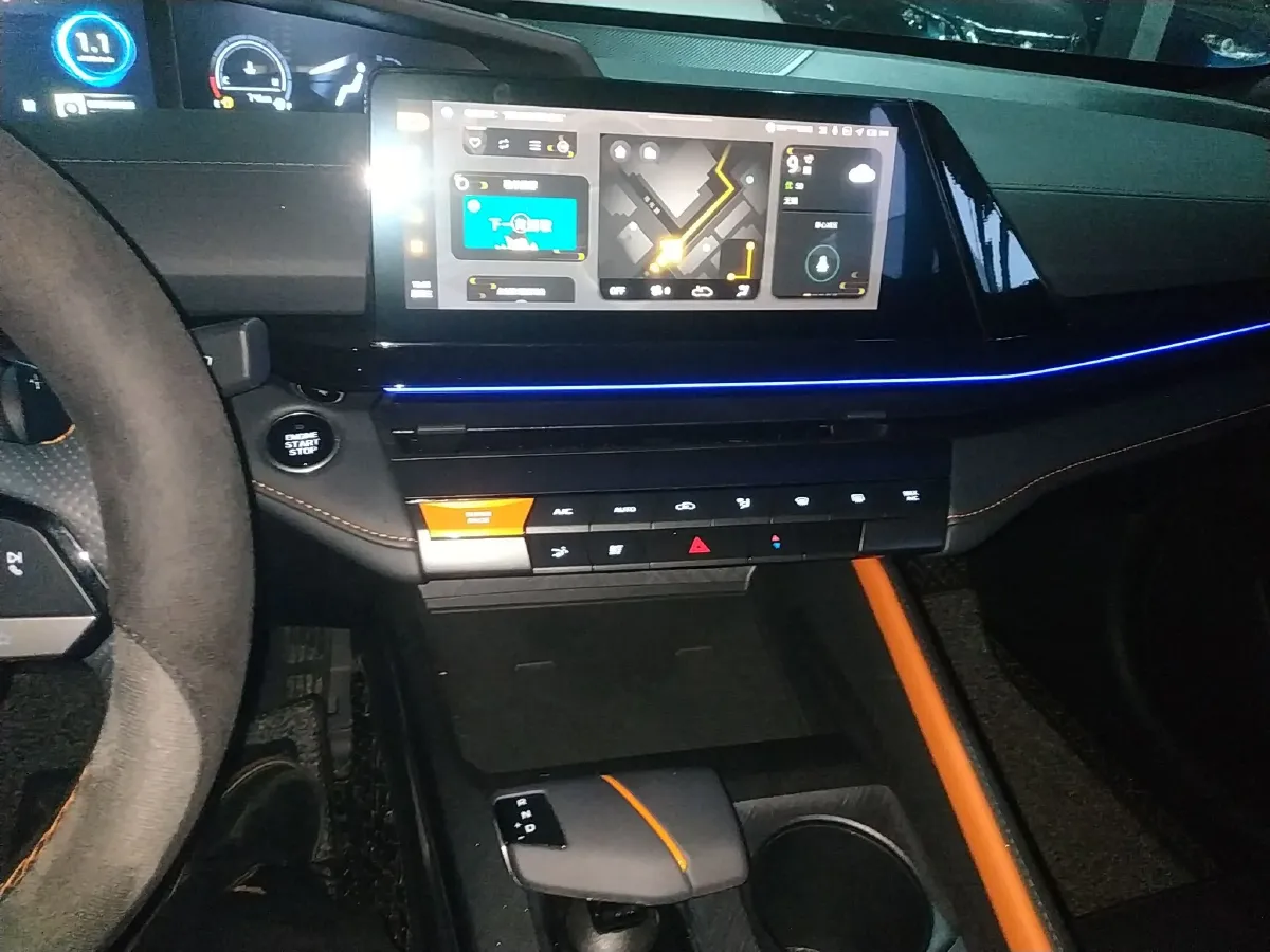 2022 ChangAn UNI-V 1.5T 188HP L4 7DCT,autocango,china used car exporter,china ev exporter,chinese used car exporter,chinese used ev exporter