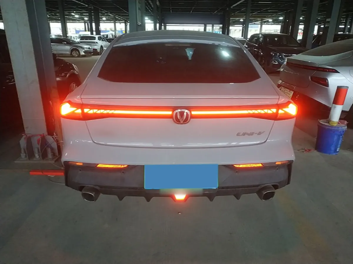 2022 ChangAn UNI-V 1.5T 188HP L4 7DCT,autocango,china used car exporter,china ev exporter,chinese used car exporter,chinese used ev exporter