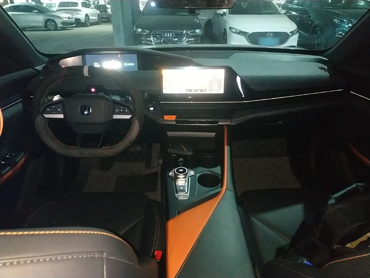 2022 ChangAn UNI-V 1.5T 188HP L4 7DCT,autocango,china used car exporter,china ev exporter,chinese used car exporter,chinese used ev exporter