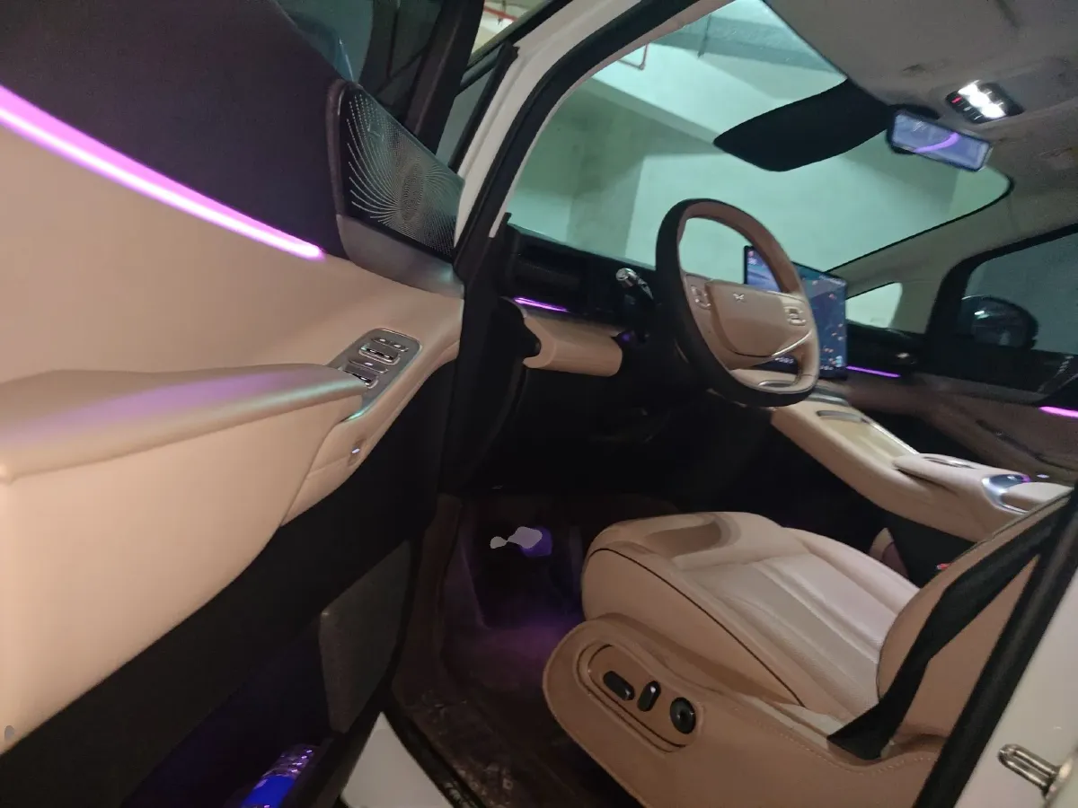 2024 Xpeng X9 BEV 101.5KWH,autocango,china used car exporter,china ev exporter,chinese used car exporter,chinese used ev exporter