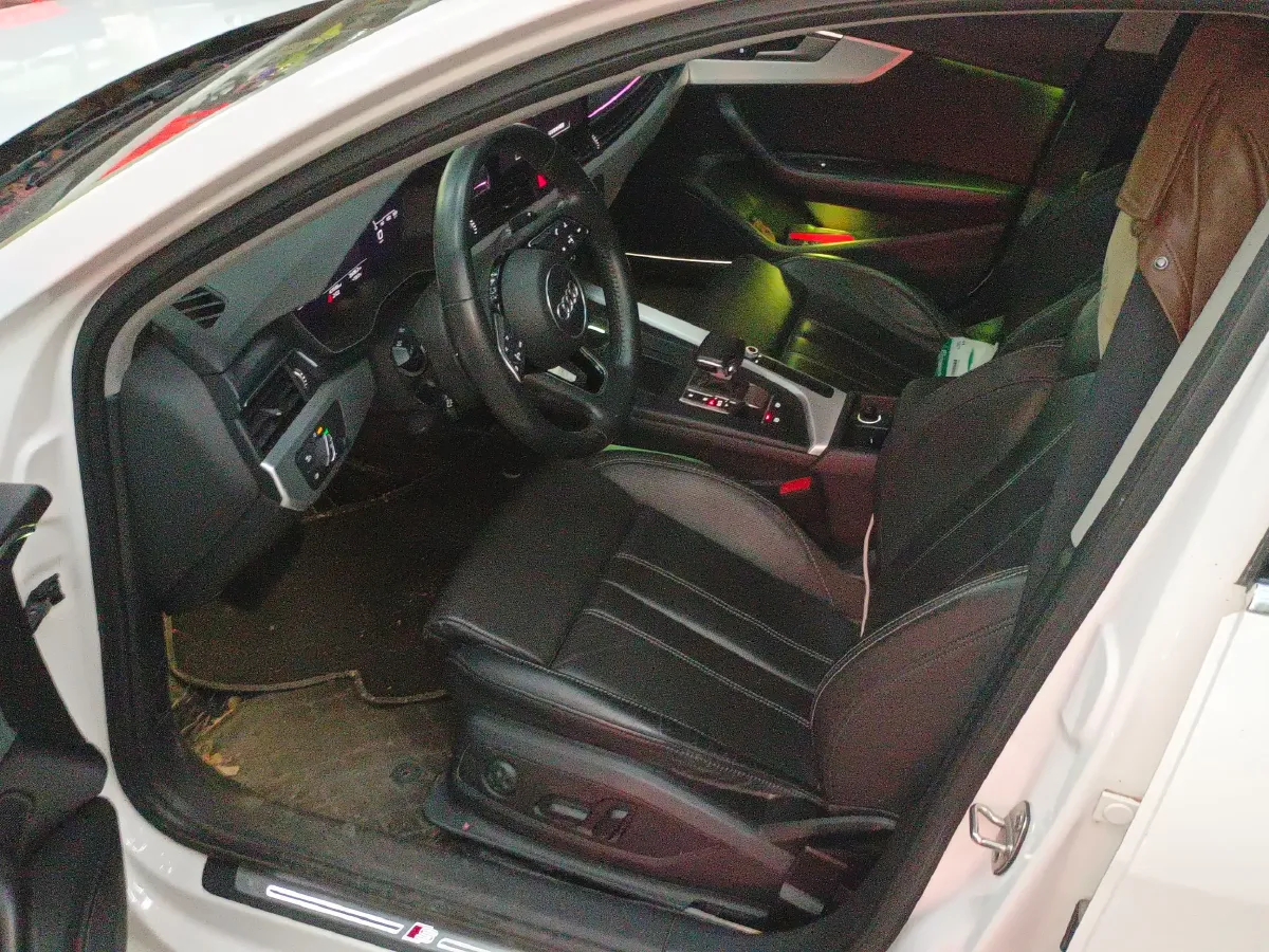 2020 Audi A4L 2.0T 150HP L4 7DCT,autocango,china used car exporter,china ev exporter,chinese used car exporter,chinese used ev exporter