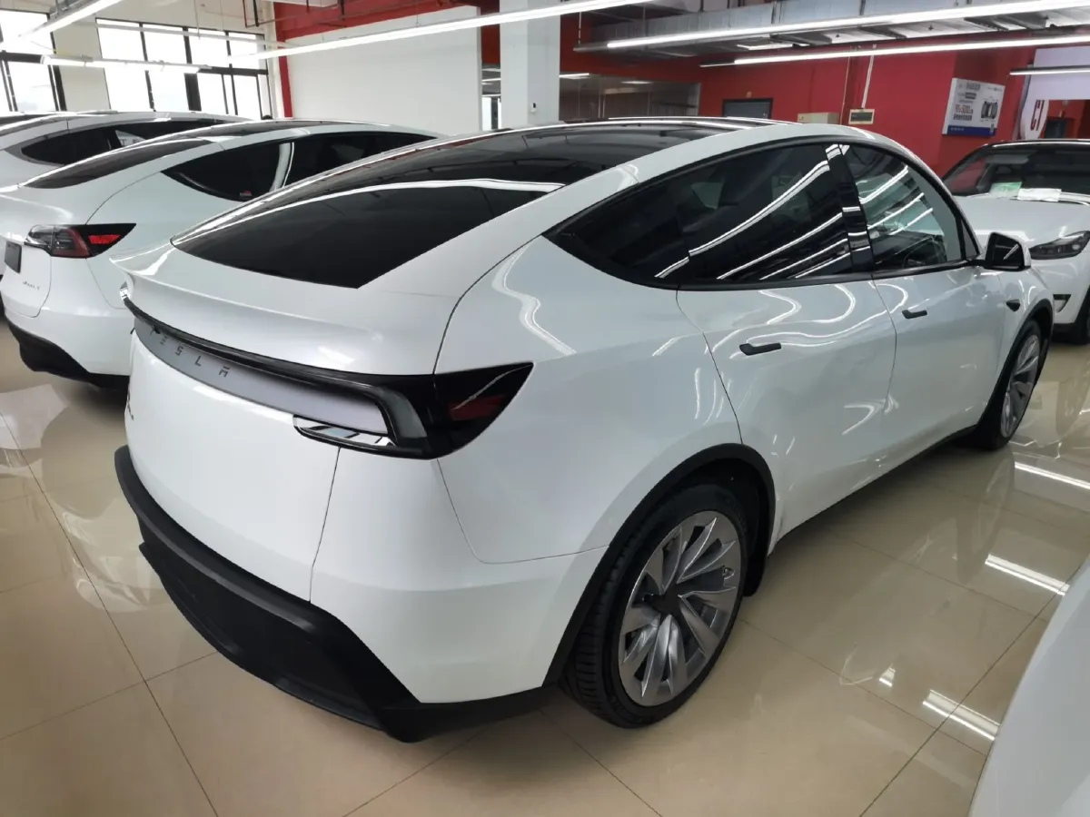2025 Tesla Model Y BEV 78.4KWH,autocango,china used car exporter,china ev exporter,chinese used car exporter,chinese used ev exporter
