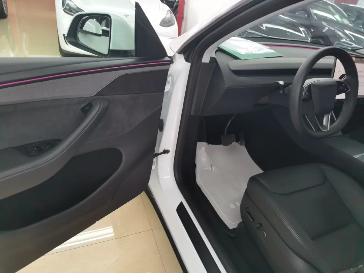 2025 Tesla Model Y BEV 78.4KWH,autocango,china used car exporter,china ev exporter,chinese used car exporter,chinese used ev exporter