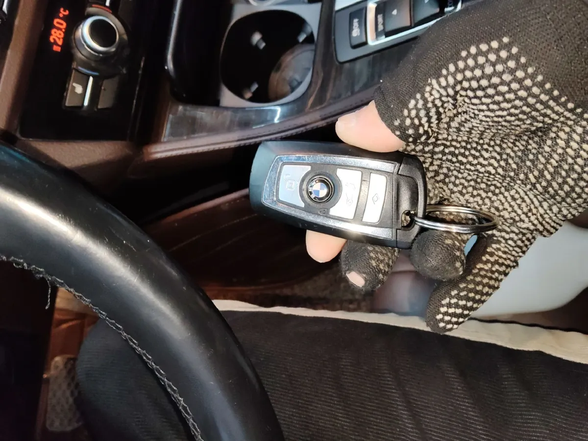 2014 BMW 5 Series 2.0T 218HP L4 8AT,autocango,china used car exporter,china ev exporter,chinese used car exporter,chinese used ev exporter