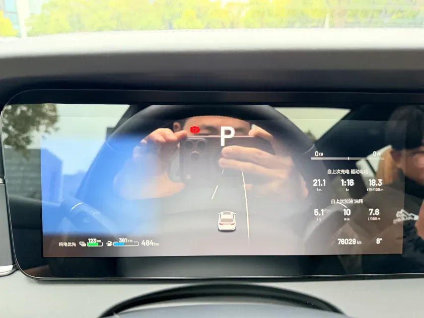 2021 Li ONE Range Extended 131HP REEV 40.5KWH,autocango,china used car exporter,china ev exporter,chinese used car exporter,chinese used ev exporter