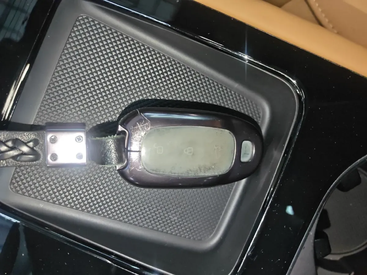 2021 Li ONE Range Extended 131HP REEV 40.5KWH,autocango,china used car exporter,china ev exporter,chinese used car exporter,chinese used ev exporter