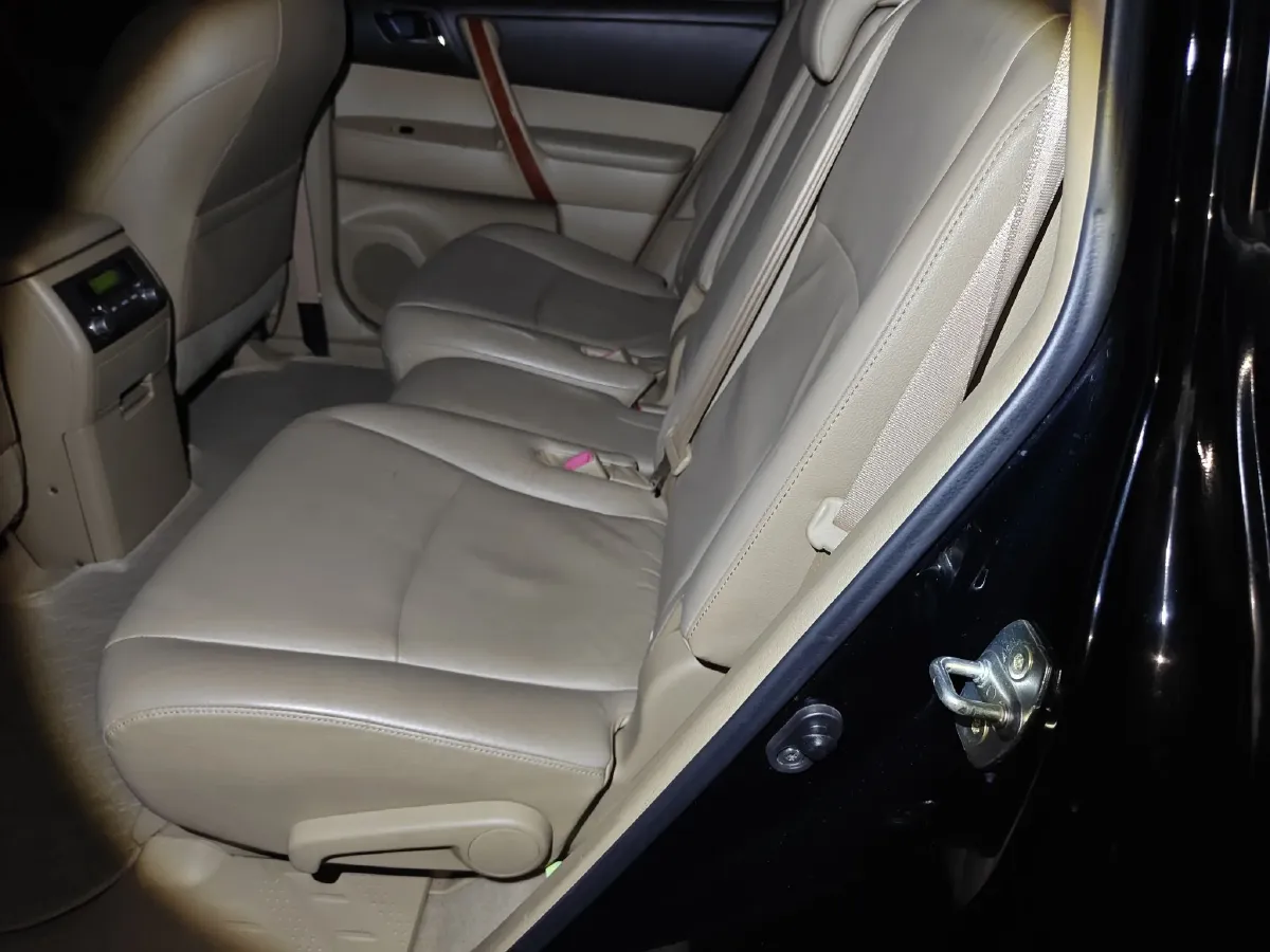 2011 Toyota Highlander 2.7L 188HP L4 6AT,autocango,china used car exporter,china ev exporter,chinese used car exporter,chinese used ev exporter