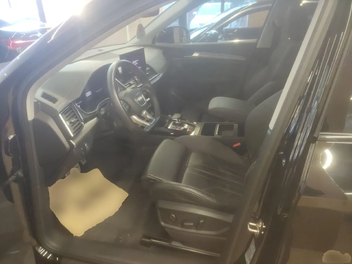 2022 Audi Q5L 2.0T 190HP L4 7DCT,autocango,china used car exporter,china ev exporter,chinese used car exporter,chinese used ev exporter