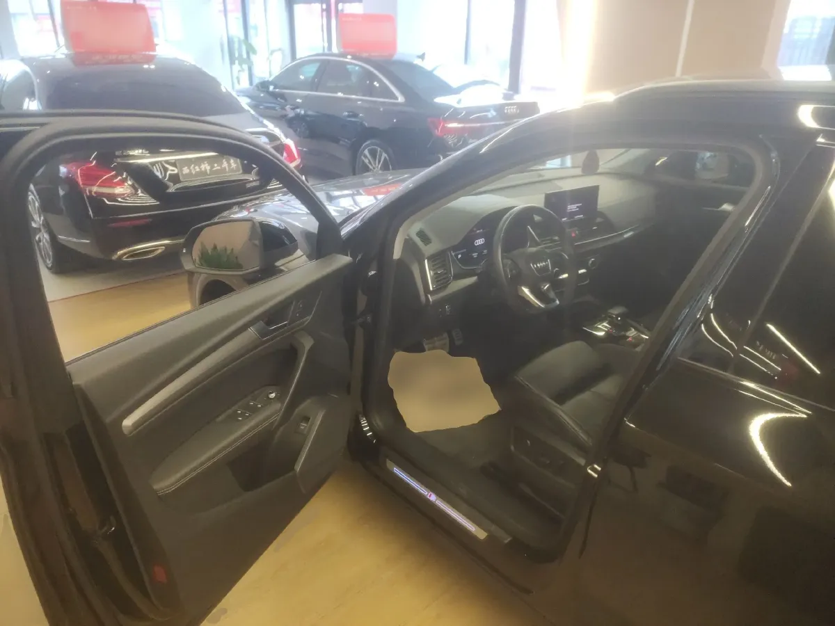 2022 Audi Q5L 2.0T 190HP L4 7DCT,autocango,china used car exporter,china ev exporter,chinese used car exporter,chinese used ev exporter