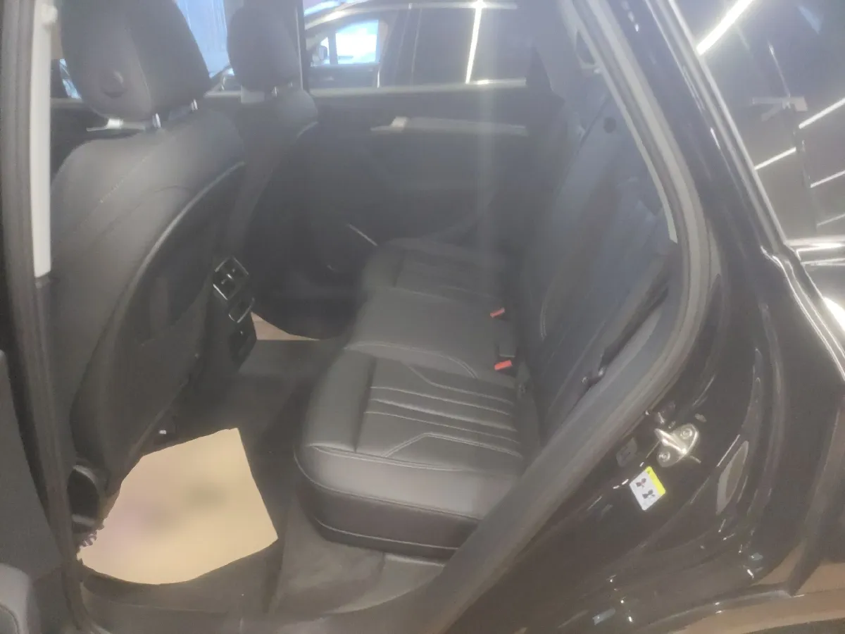 2022 Audi Q5L 2.0T 190HP L4 7DCT,autocango,china used car exporter,china ev exporter,chinese used car exporter,chinese used ev exporter