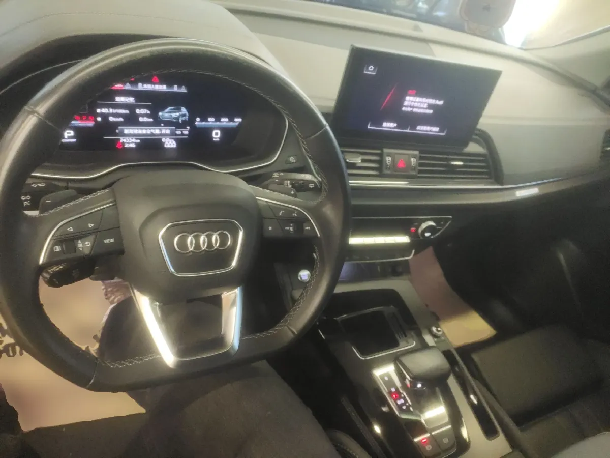 2022 Audi Q5L 2.0T 190HP L4 7DCT,autocango,china used car exporter,china ev exporter,chinese used car exporter,chinese used ev exporter