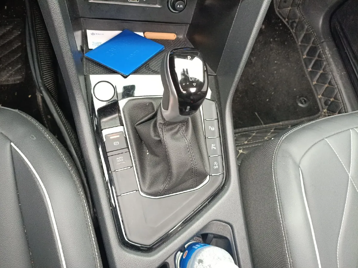 2024 Volkswagen Tiguan L 2.0T 186HP L4 7DCT,autocango,china used car exporter,china ev exporter,chinese used car exporter,chinese used ev exporter