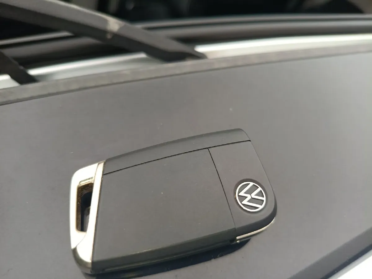 2024 Volkswagen Tiguan L 2.0T 186HP L4 7DCT,autocango,china used car exporter,china ev exporter,chinese used car exporter,chinese used ev exporter