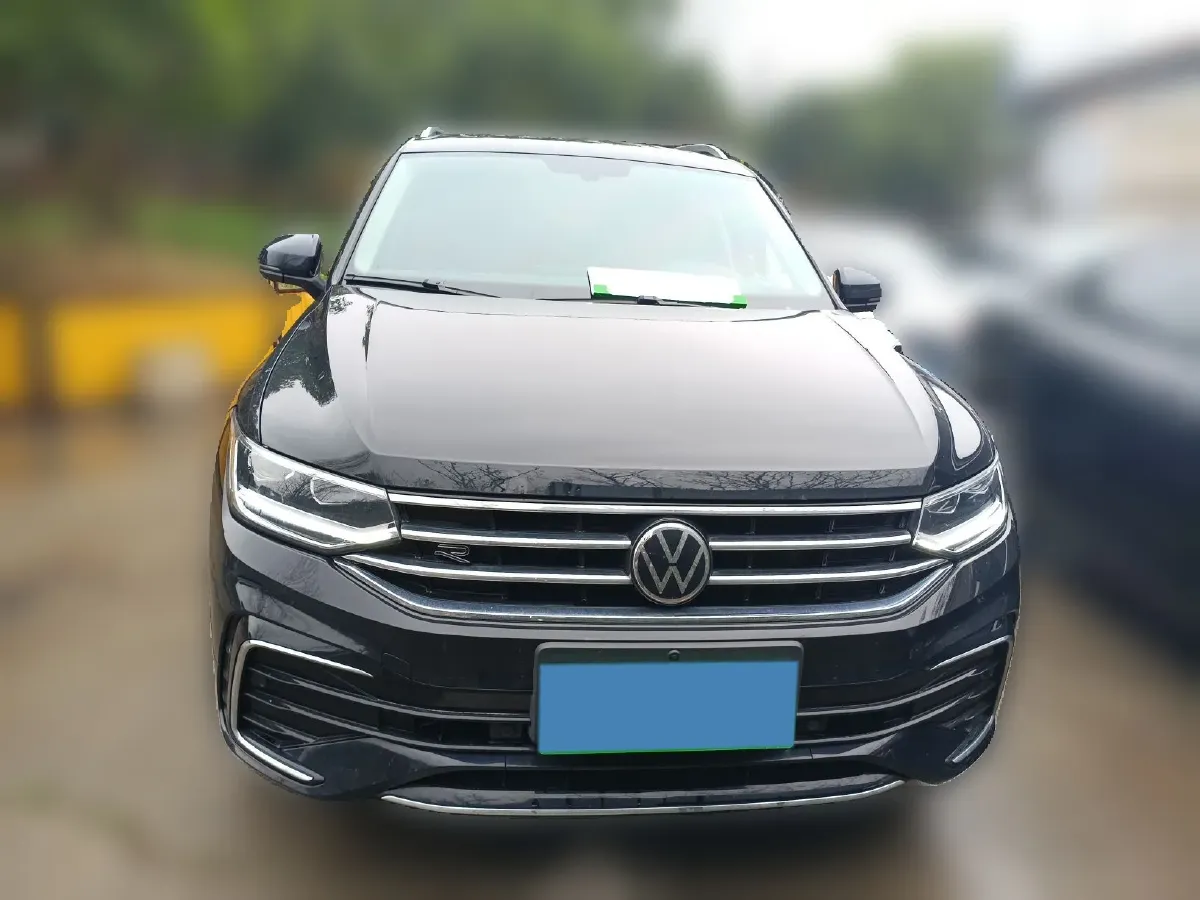 2024 Volkswagen Tiguan L 2.0T 186HP L4 7DCT,autocango,china used car exporter,china ev exporter,chinese used car exporter,chinese used ev exporter