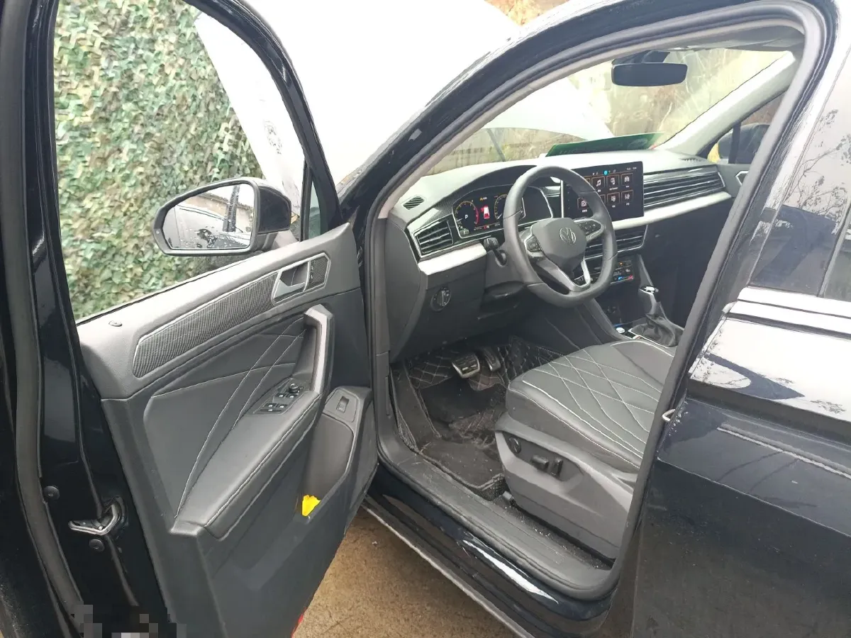 2024 Volkswagen Tiguan L 2.0T 186HP L4 7DCT,autocango,china used car exporter,china ev exporter,chinese used car exporter,chinese used ev exporter