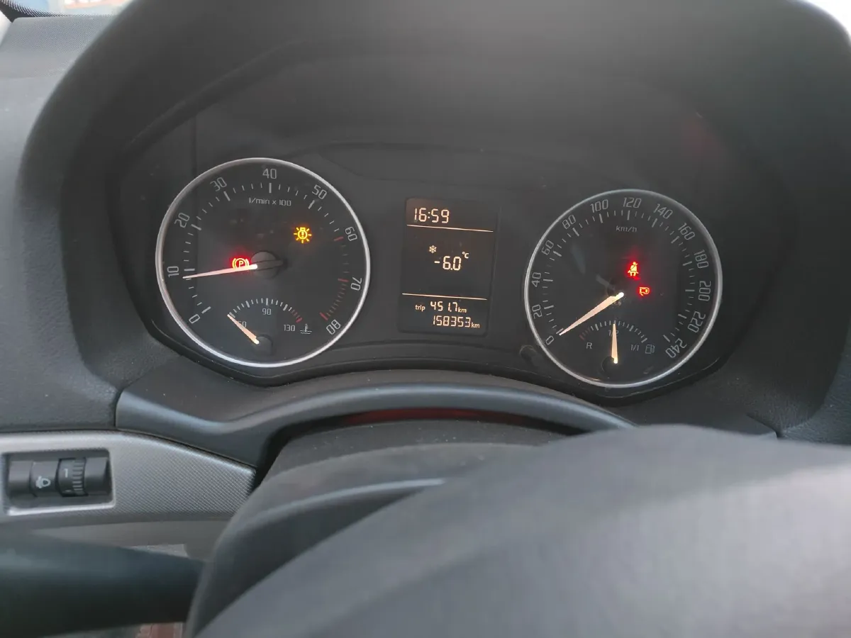 2014 Skoda Octavia 1.6L 105HP L4 5MT,autocango,china used car exporter,china ev exporter,chinese used car exporter,chinese used ev exporter