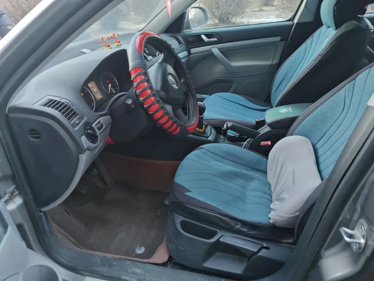 2014 Skoda Octavia 1.6L 105HP L4 5MT,autocango,china used car exporter,china ev exporter,chinese used car exporter,chinese used ev exporter