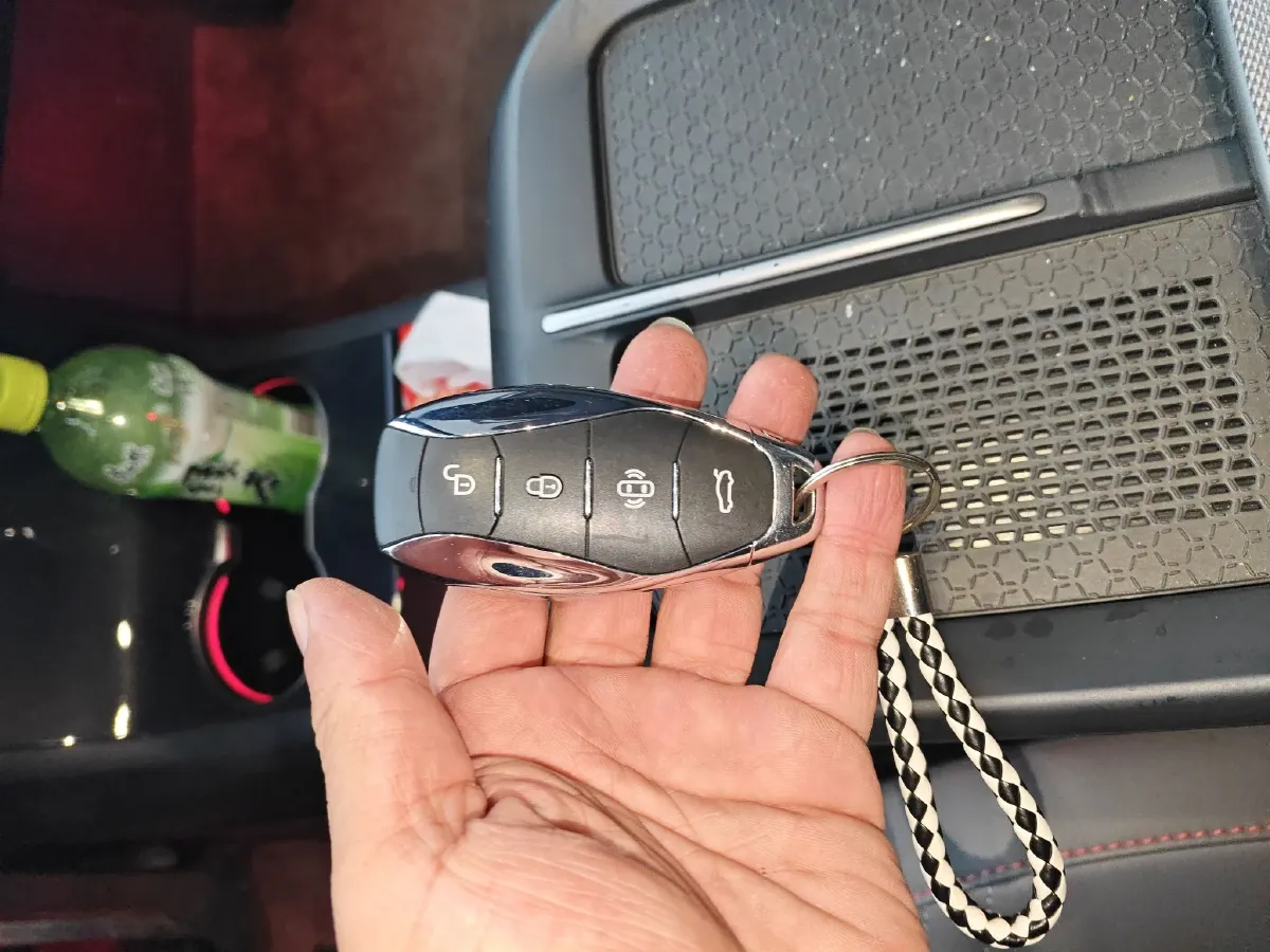 2024 HongQi EH7 BEV 75KWH,autocango,china used car exporter,china ev exporter,chinese used car exporter,chinese used ev exporter