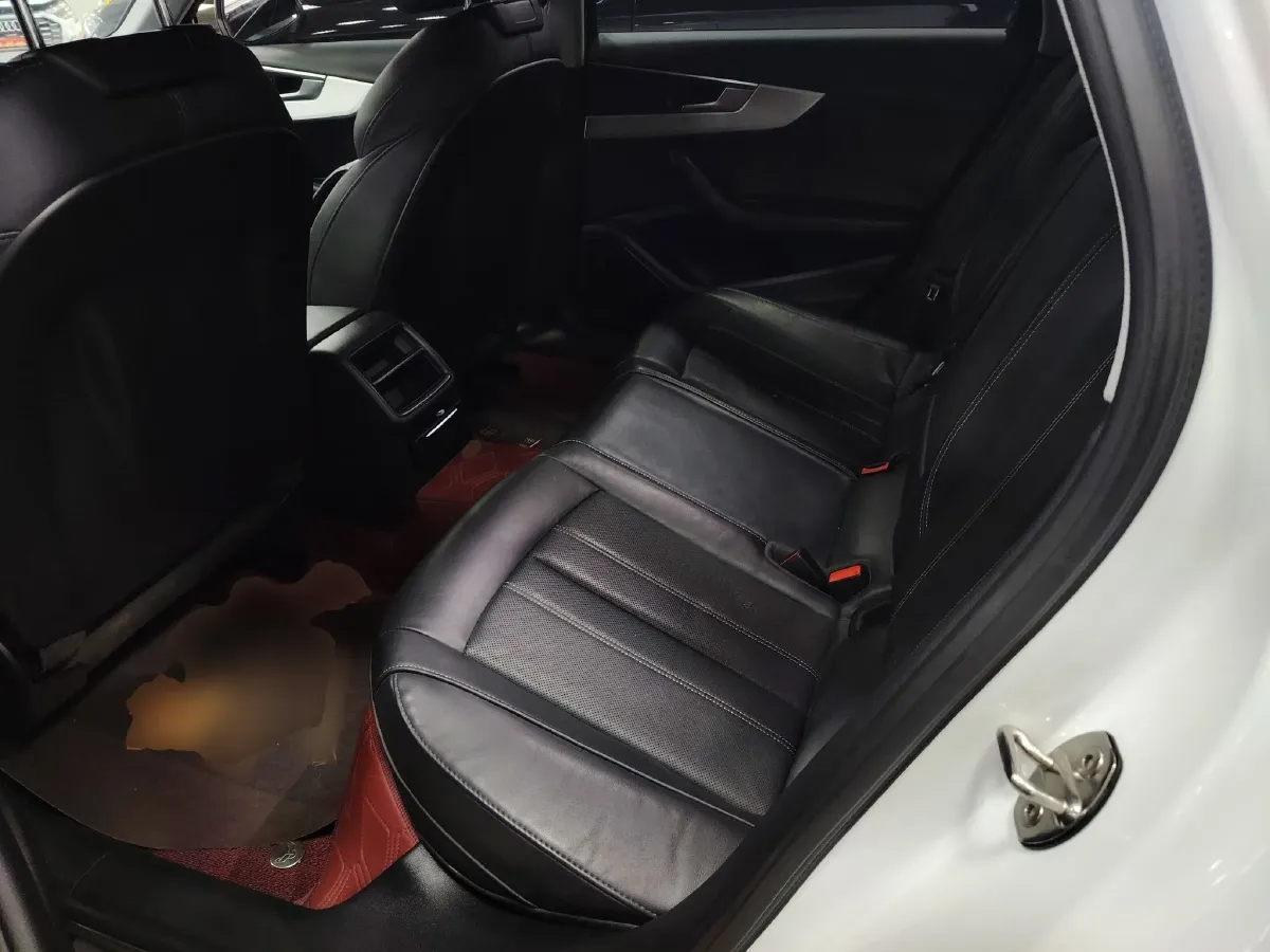 2024 Audi A4L 2.0T 190HP L4 7DCT,autocango,china used car exporter,china ev exporter,chinese used car exporter,chinese used ev exporter