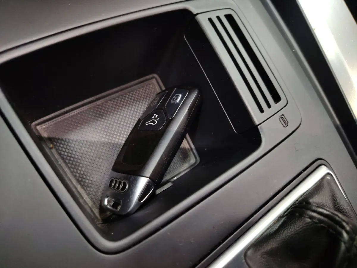 2024 Audi A4L 2.0T 190HP L4 7DCT,autocango,china used car exporter,china ev exporter,chinese used car exporter,chinese used ev exporter