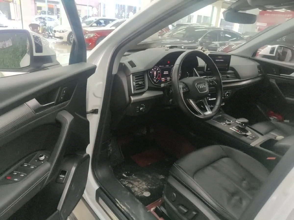 2020 Audi Q5L 2.0T 252HP L4 7DCT,autocango,china used car exporter,china ev exporter,chinese used car exporter,chinese used ev exporter