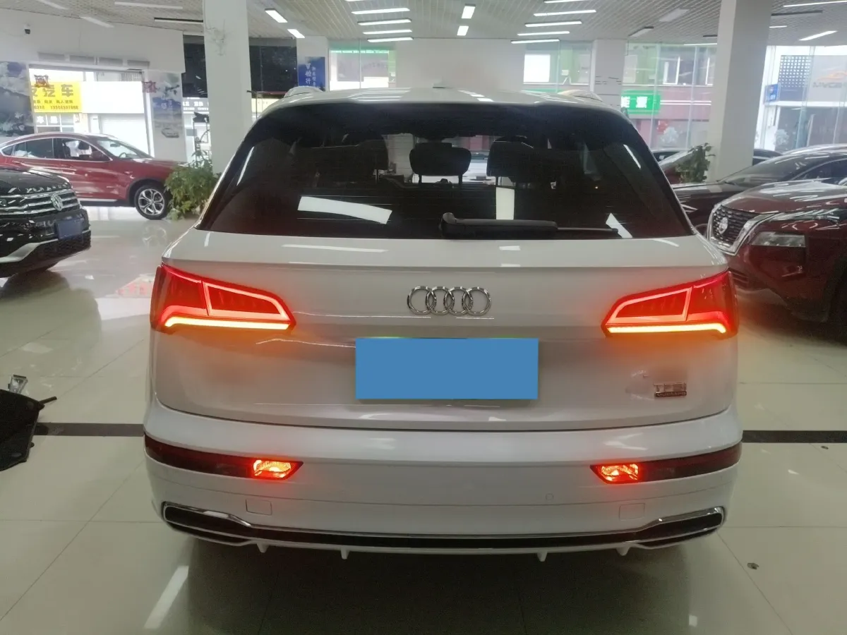 2020 Audi Q5L 2.0T 252HP L4 7DCT,autocango,china used car exporter,china ev exporter,chinese used car exporter,chinese used ev exporter