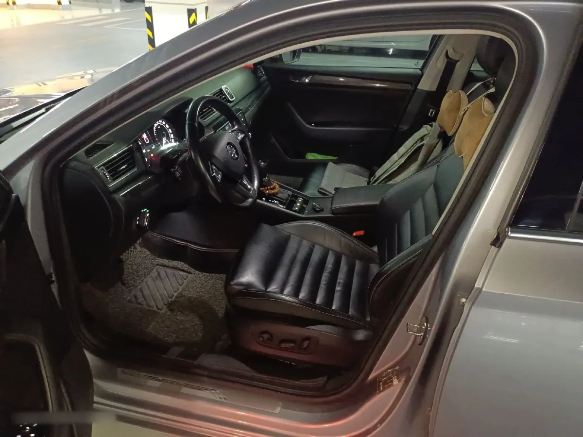 2016 Skoda Superb 1.8T 180HP L4 7DCT,autocango,china used car exporter,china ev exporter,chinese used car exporter,chinese used ev exporter