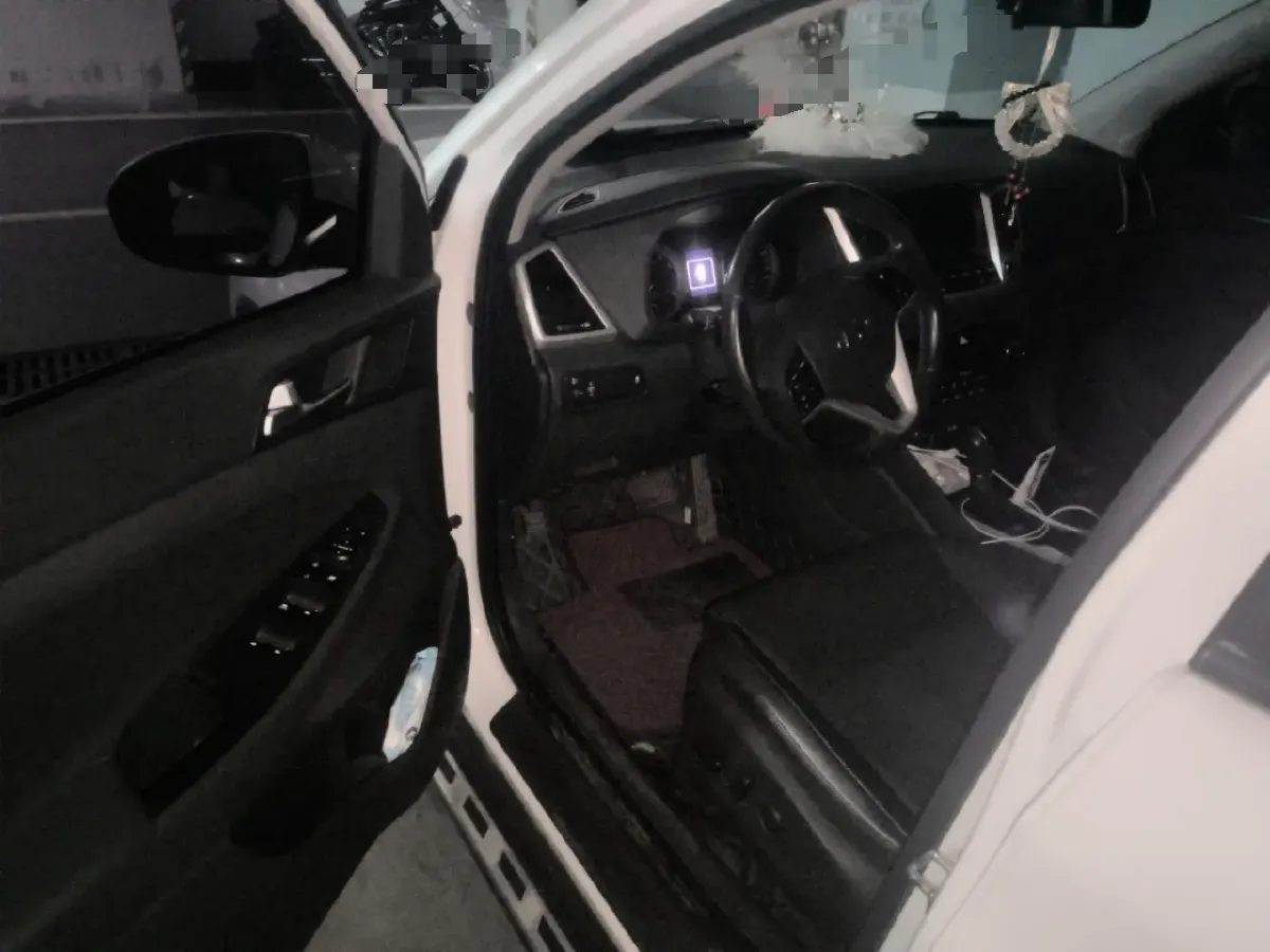 2018 HongQi H5 1.8T 186HP L4 6AT,autocango,china used car exporter,china ev exporter,chinese used car exporter,chinese used ev exporter