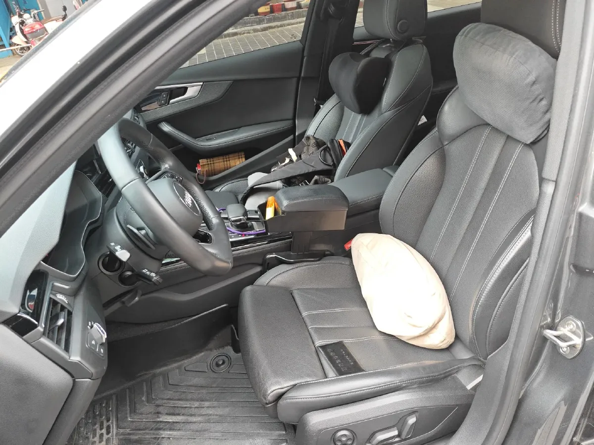 2023 Audi A4L 2.0T 190HP L4 7DCT,autocango,china used car exporter,china ev exporter,chinese used car exporter,chinese used ev exporter