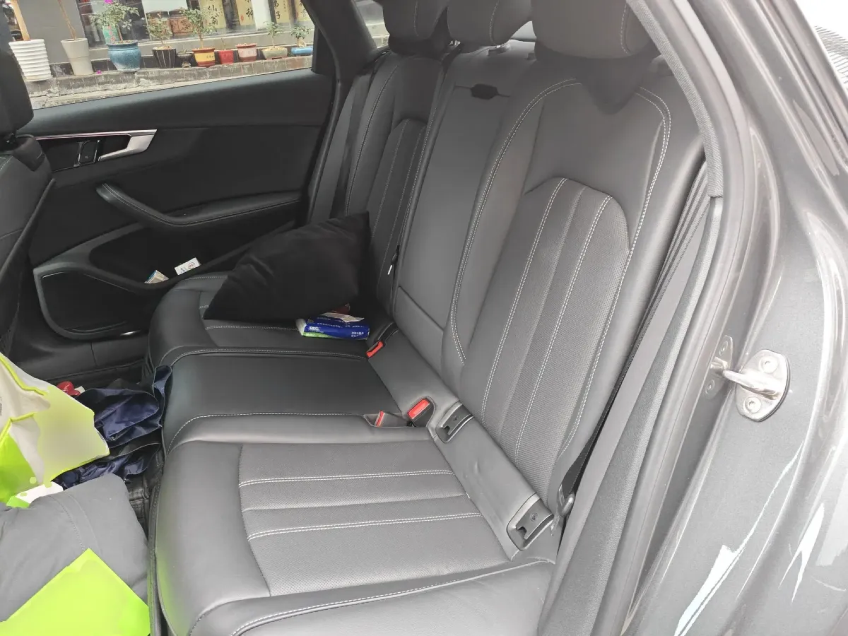 2023 Audi A4L 2.0T 190HP L4 7DCT,autocango,china used car exporter,china ev exporter,chinese used car exporter,chinese used ev exporter