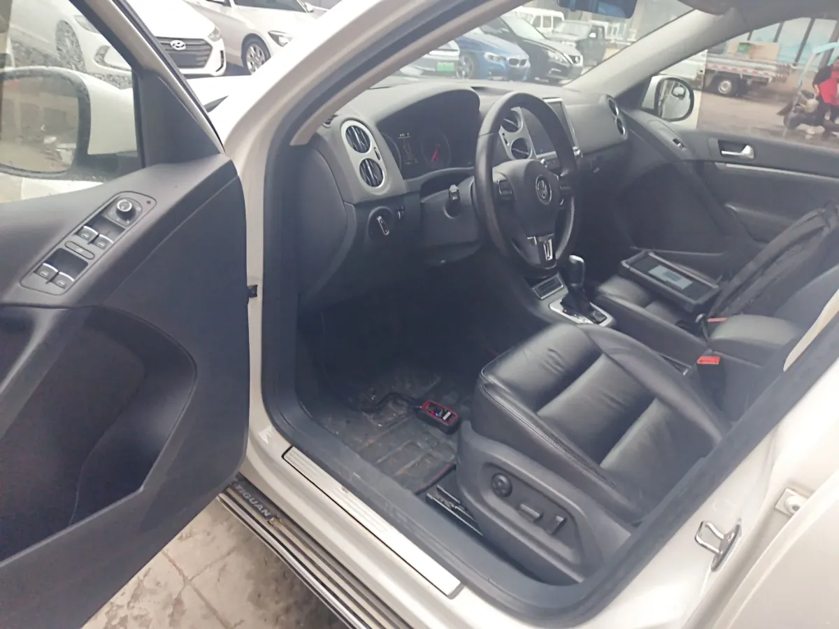 2013 Volkswagen Tiguan 1.8T 160HP L4 6AT,autocango,china used car exporter,china ev exporter,chinese used car exporter,chinese used ev exporter