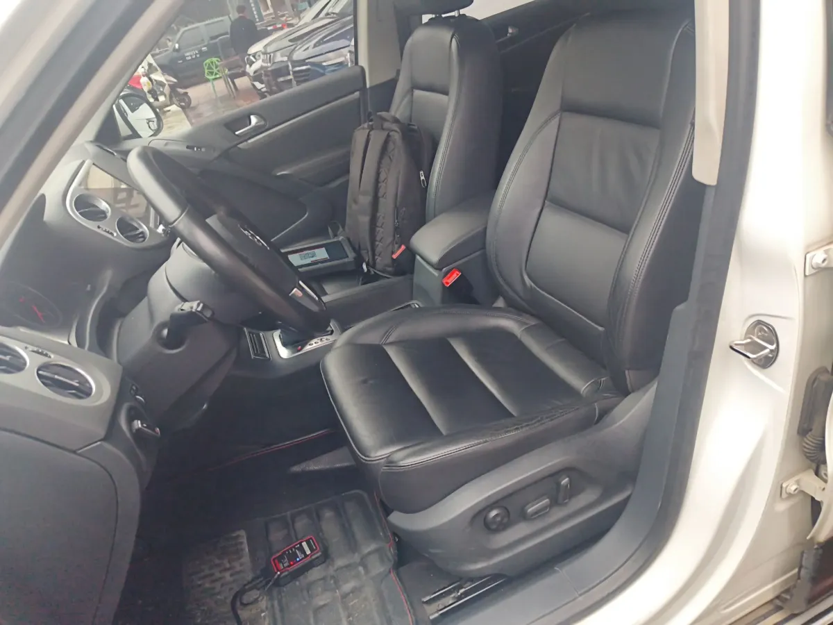 2013 Volkswagen Tiguan 1.8T 160HP L4 6AT,autocango,china used car exporter,china ev exporter,chinese used car exporter,chinese used ev exporter